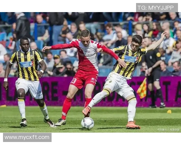 亨克与贝西克塔在欧联杯小组赛中展开激烈对决，谁能笑到最后