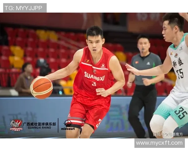 广西威壮篮球队迎战陕西队全力争胜展现团队精神与竞技风采