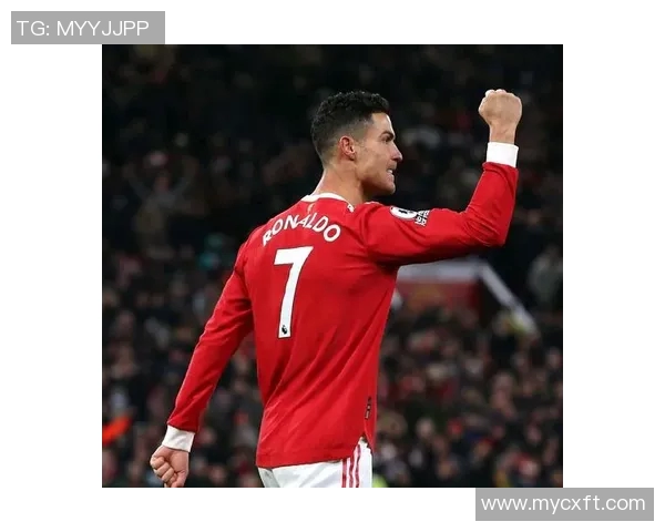 球迷疯狂行为再现欧冠赛场上演C罗球衣抢夺奇观